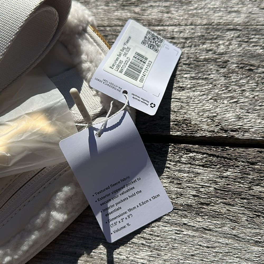 Lululemon Everywhere Belt Bag 1L Fleece white opal/gold NWT Sherpa - Picture 5 of 5